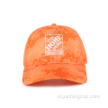 Topi outdoor camo digital oranye dengan sulaman sederhana